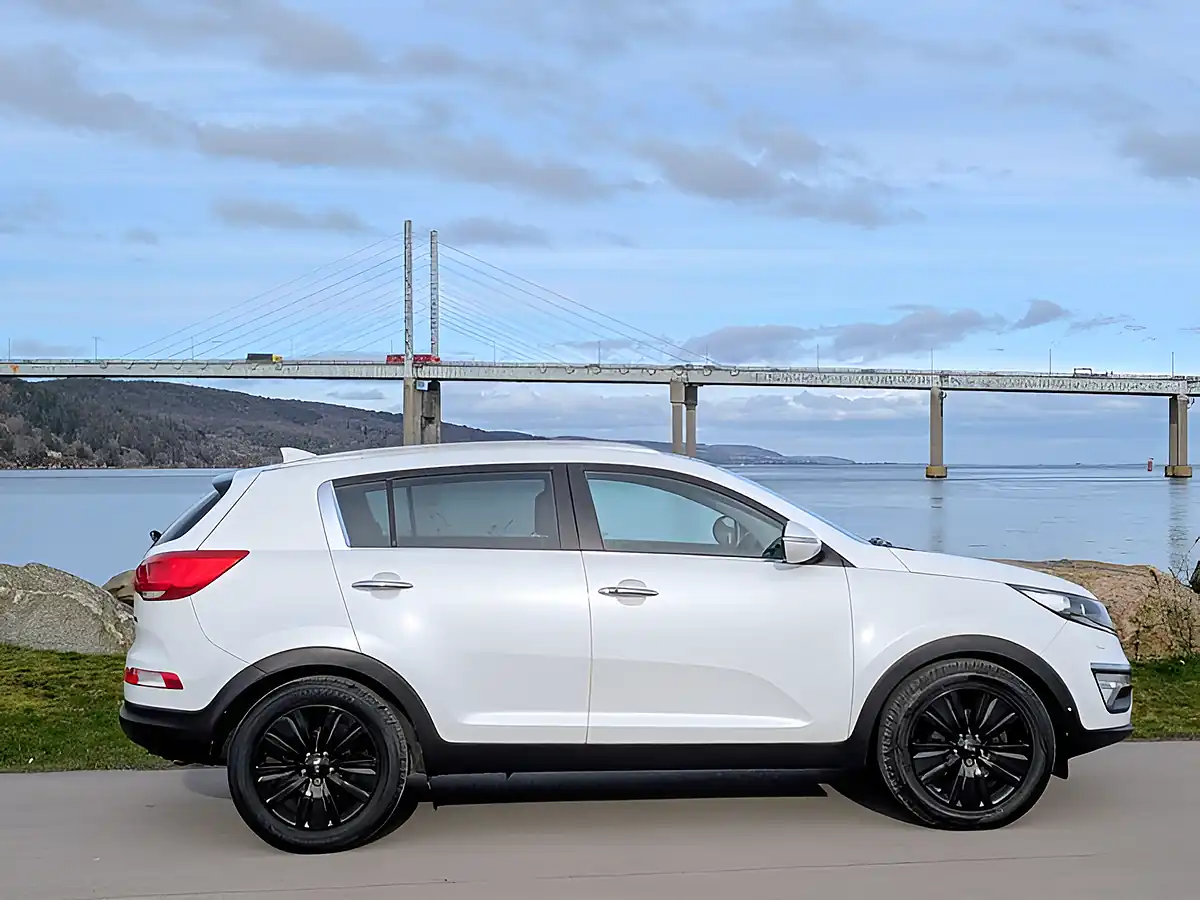 Used 2015 Kia Sportage Ecodynamics 4 White - Interior and Exterior details 4