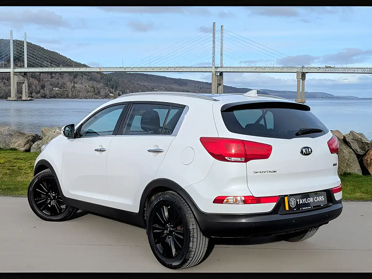 Used 2015 Kia Sportage Ecodynamics 4 White - Interior and Exterior details 7