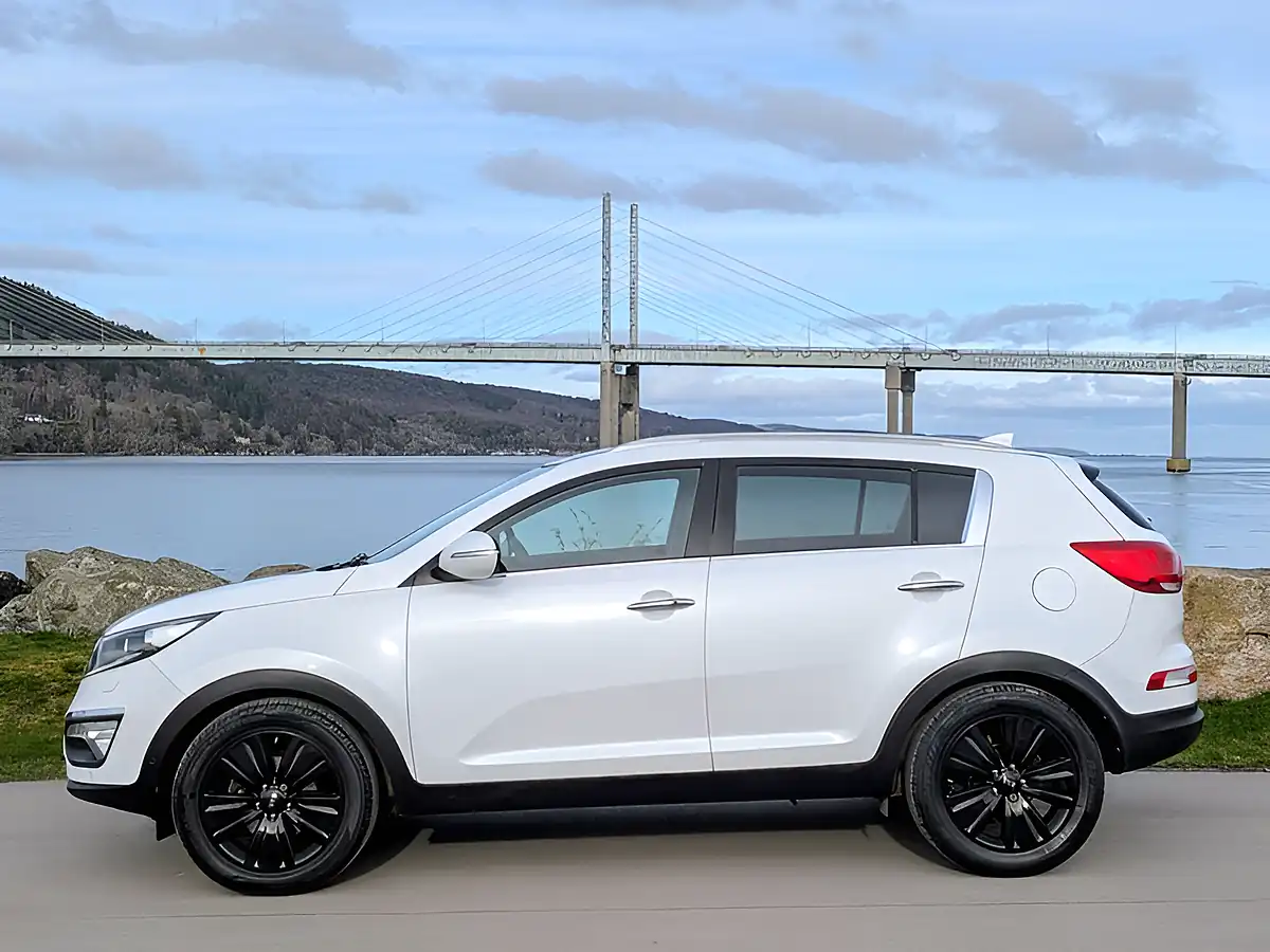 Used 2015 Kia Sportage Ecodynamics 4 White - Interior and Exterior details 8