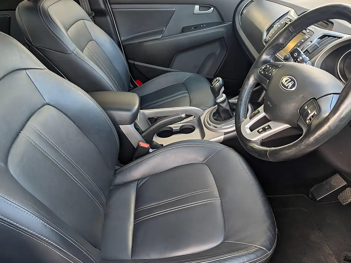 Used 2015 Kia Sportage Ecodynamics 4 White - Interior and Exterior details 9