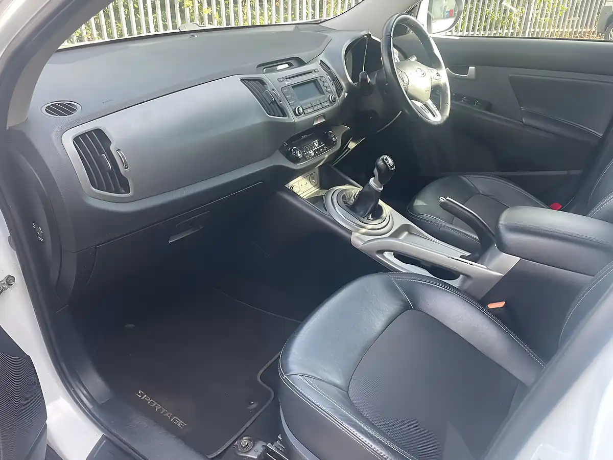 Used 2015 Kia Sportage Isg 2 White - Interior and Exterior details 12