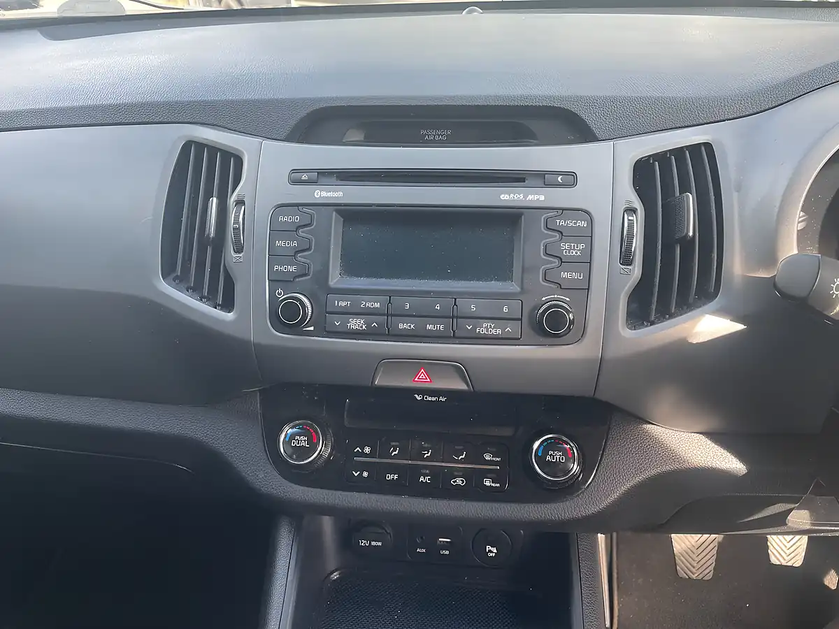 Used 2015 Kia Sportage Isg 2 White - Interior and Exterior details 13