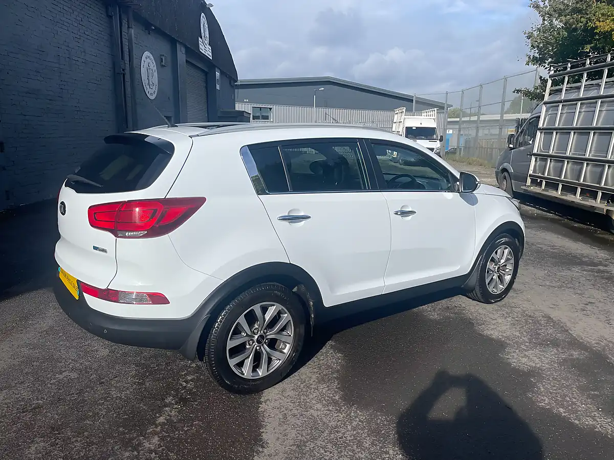Used 2015 Kia Sportage Isg 2 White - Interior and Exterior details 3