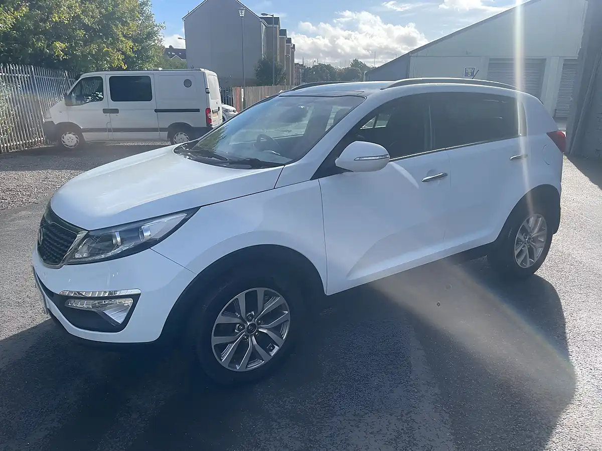 Used 2015 Kia Sportage Isg 2 White - Interior and Exterior details 8