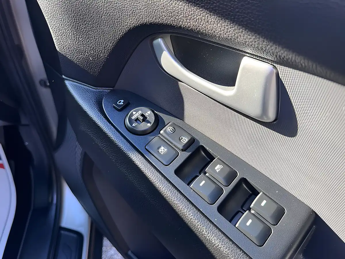 Used 2015 Kia Sportage KX-3 Silver - Interior and Exterior details 13