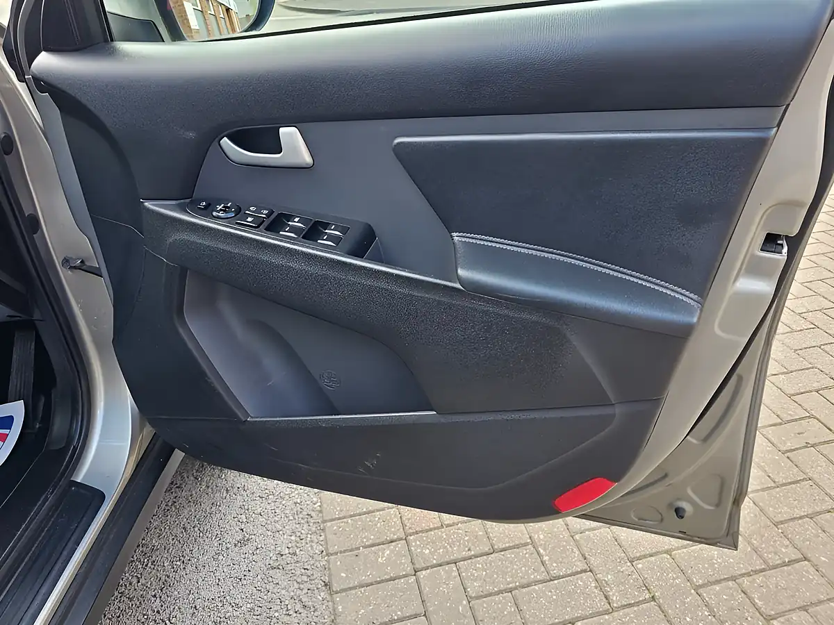 Used 2015 Kia Sportage KX-3 Silver - Interior and Exterior details 15