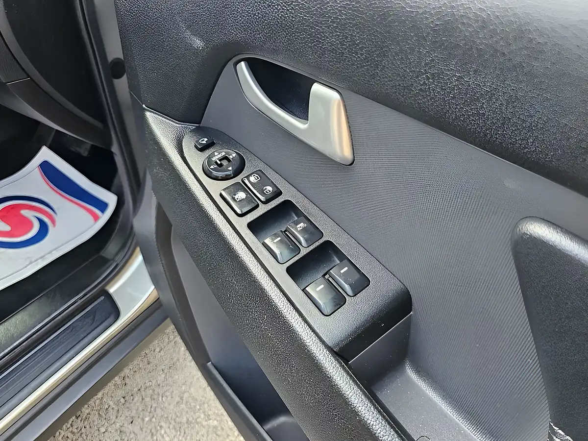 Used 2015 Kia Sportage KX-3 Silver - Interior and Exterior details 16