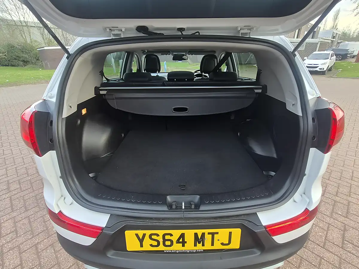 Used 2015 Kia Sportage KX-4 White - Interior and Exterior details 11