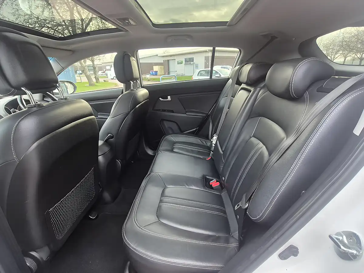 Used 2015 Kia Sportage KX-4 White - Interior and Exterior details 12