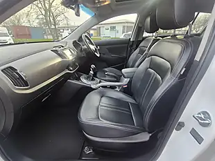 Used 2015 Kia Sportage KX-4 White - Interior and Exterior details 13