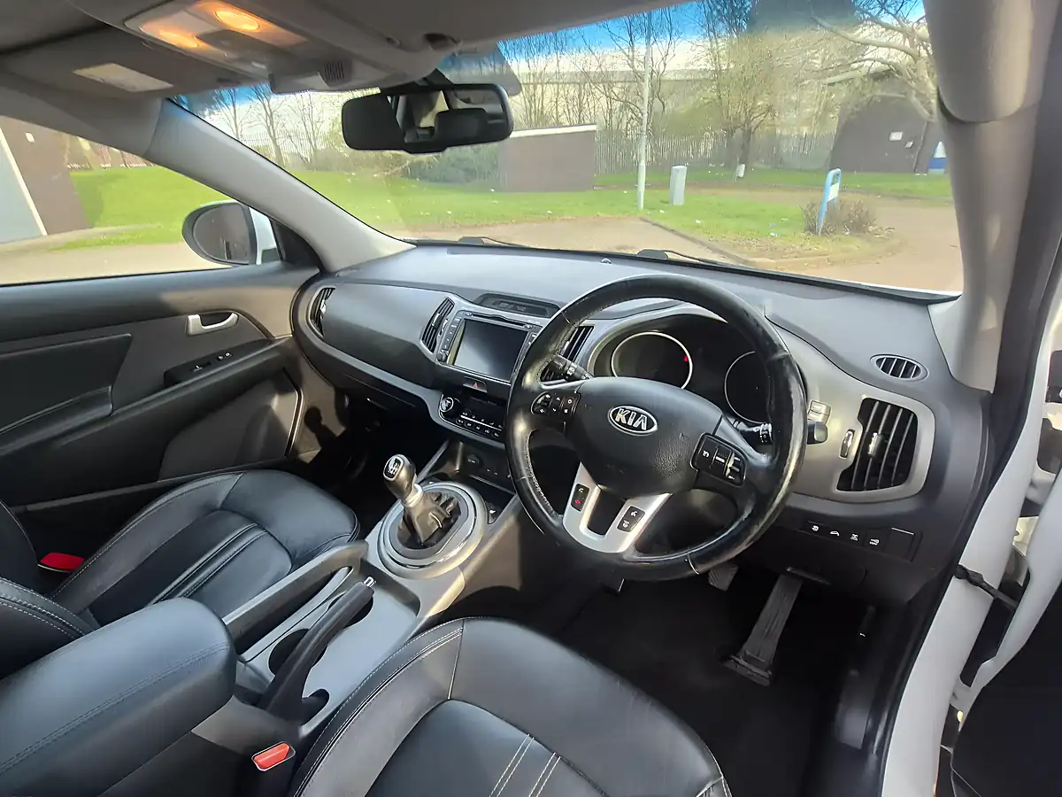 Used 2015 Kia Sportage KX-4 White - Interior and Exterior details 14