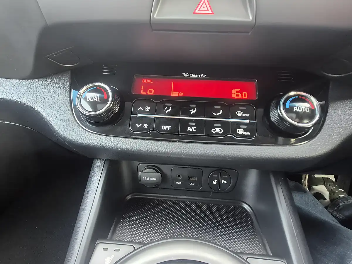 Used 2015 Kia Sportage KX-4 White - Interior and Exterior details 19