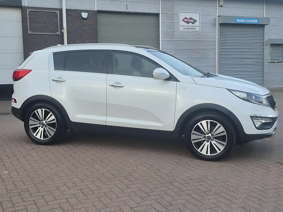 Used 2015 Kia Sportage KX-4 White - Interior and Exterior details 2