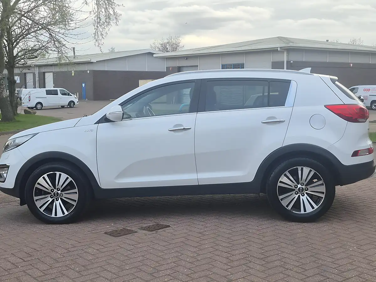 Used 2015 Kia Sportage KX-4 White - Interior and Exterior details 8