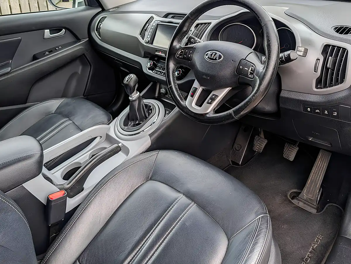 Used 2015 Kia Sportage KX-4 White - Interior and Exterior details 13