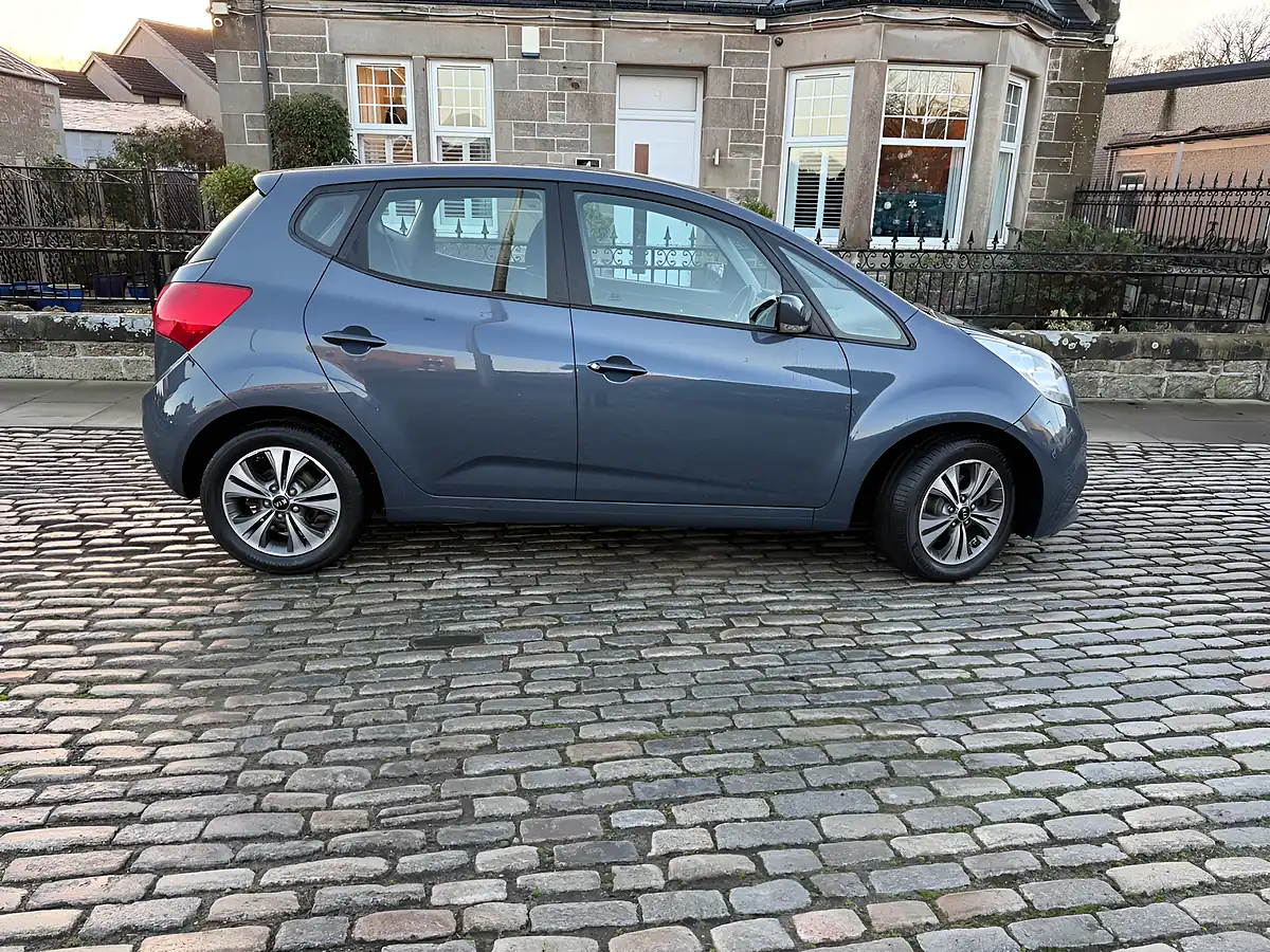 Used 2015 Kia Venga 2 Planet Blue - Interior and Exterior details 5
