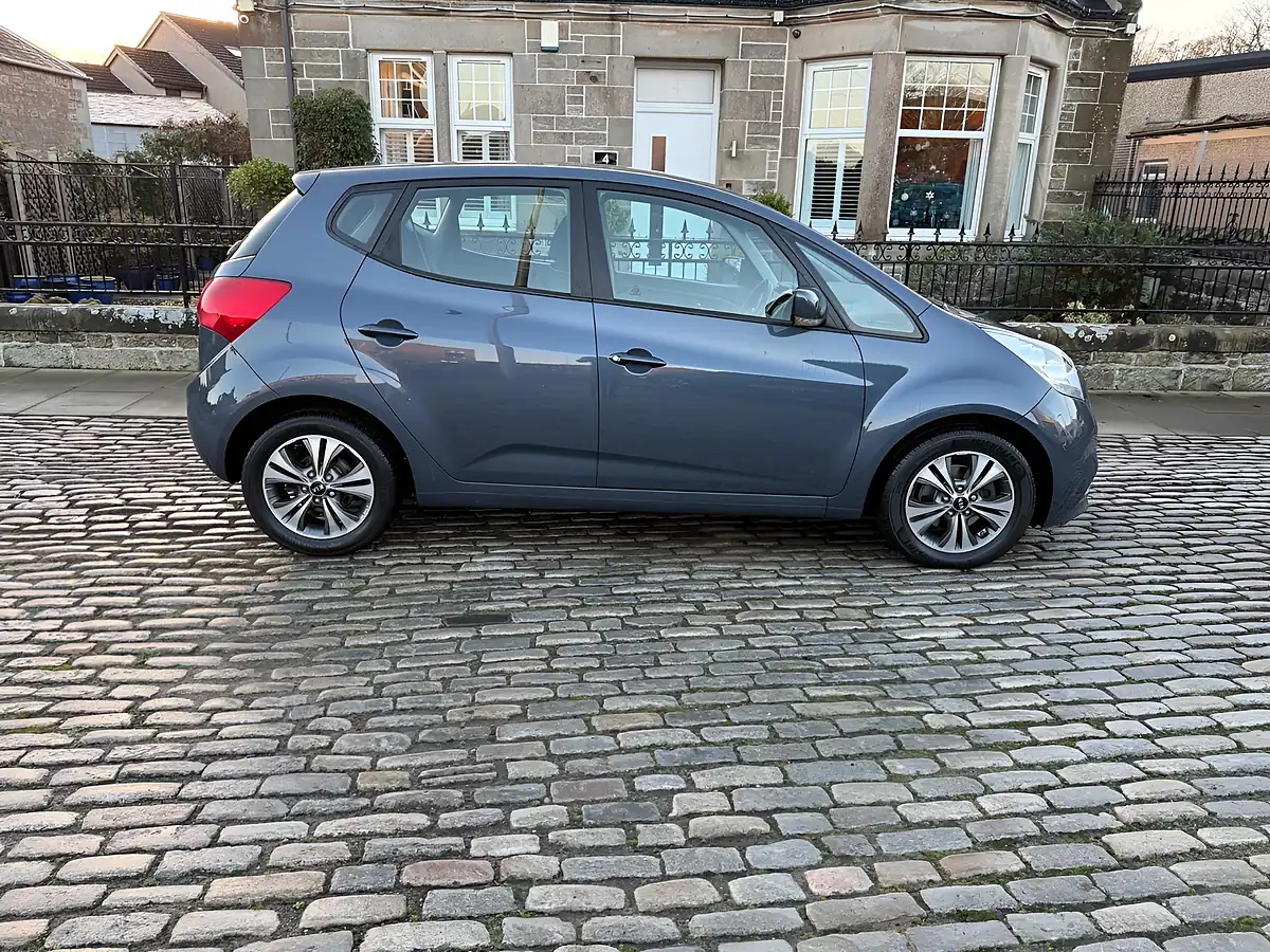 Used 2015 Kia Venga 2 Planet Blue - Interior and Exterior details 8