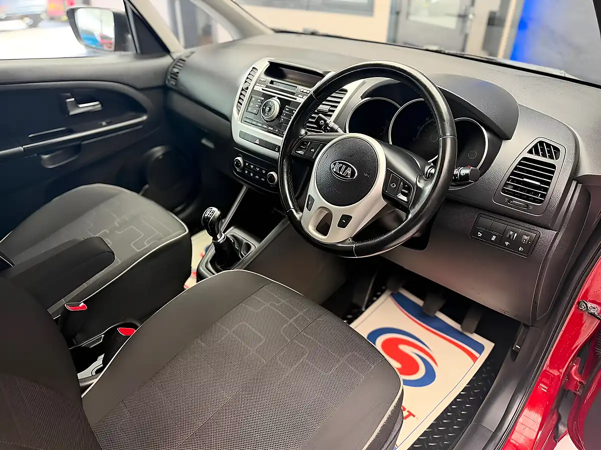 Used 2015 Kia Venga 2 Red - Interior and Exterior details 12