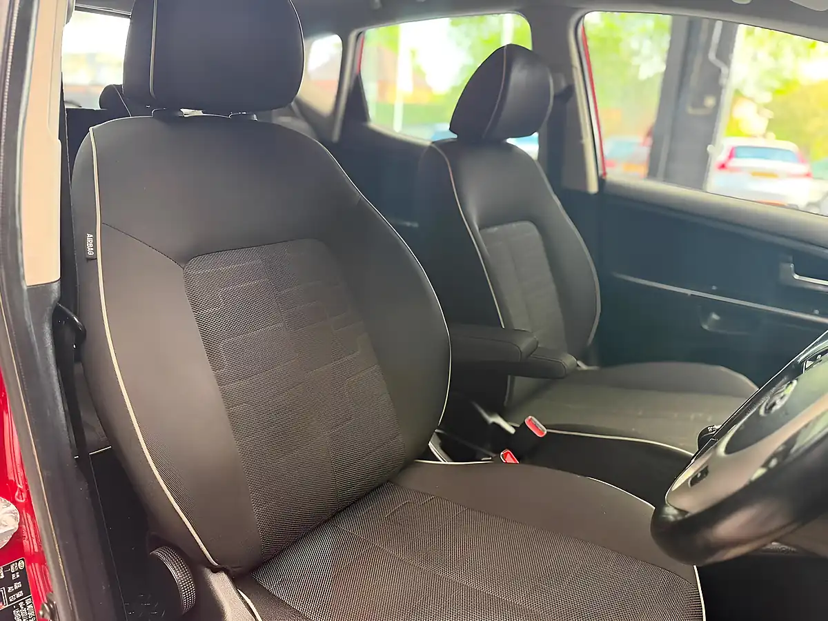 Used 2015 Kia Venga 2 Red - Interior and Exterior details 13