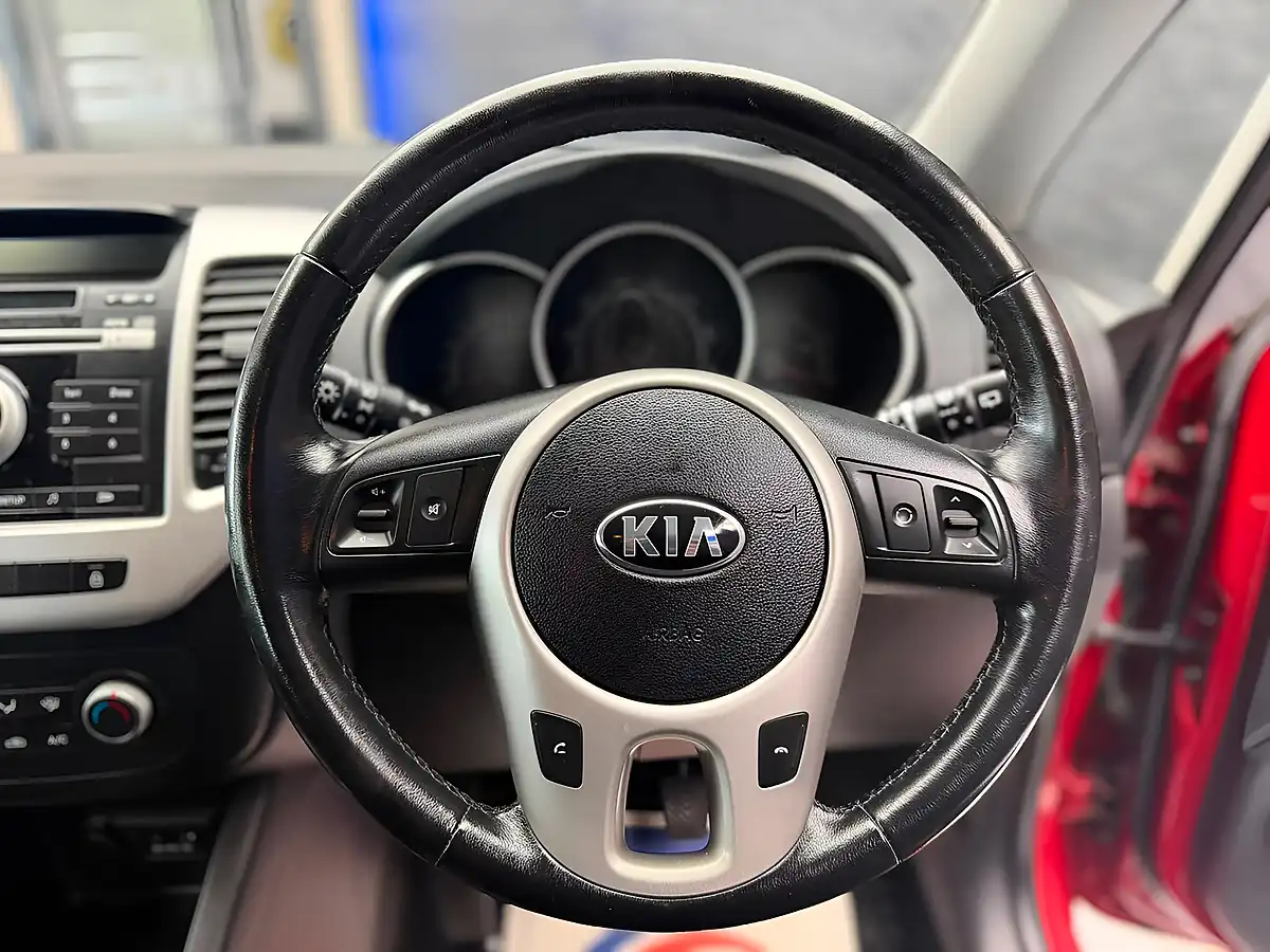 Used 2015 Kia Venga 2 Red - Interior and Exterior details 15