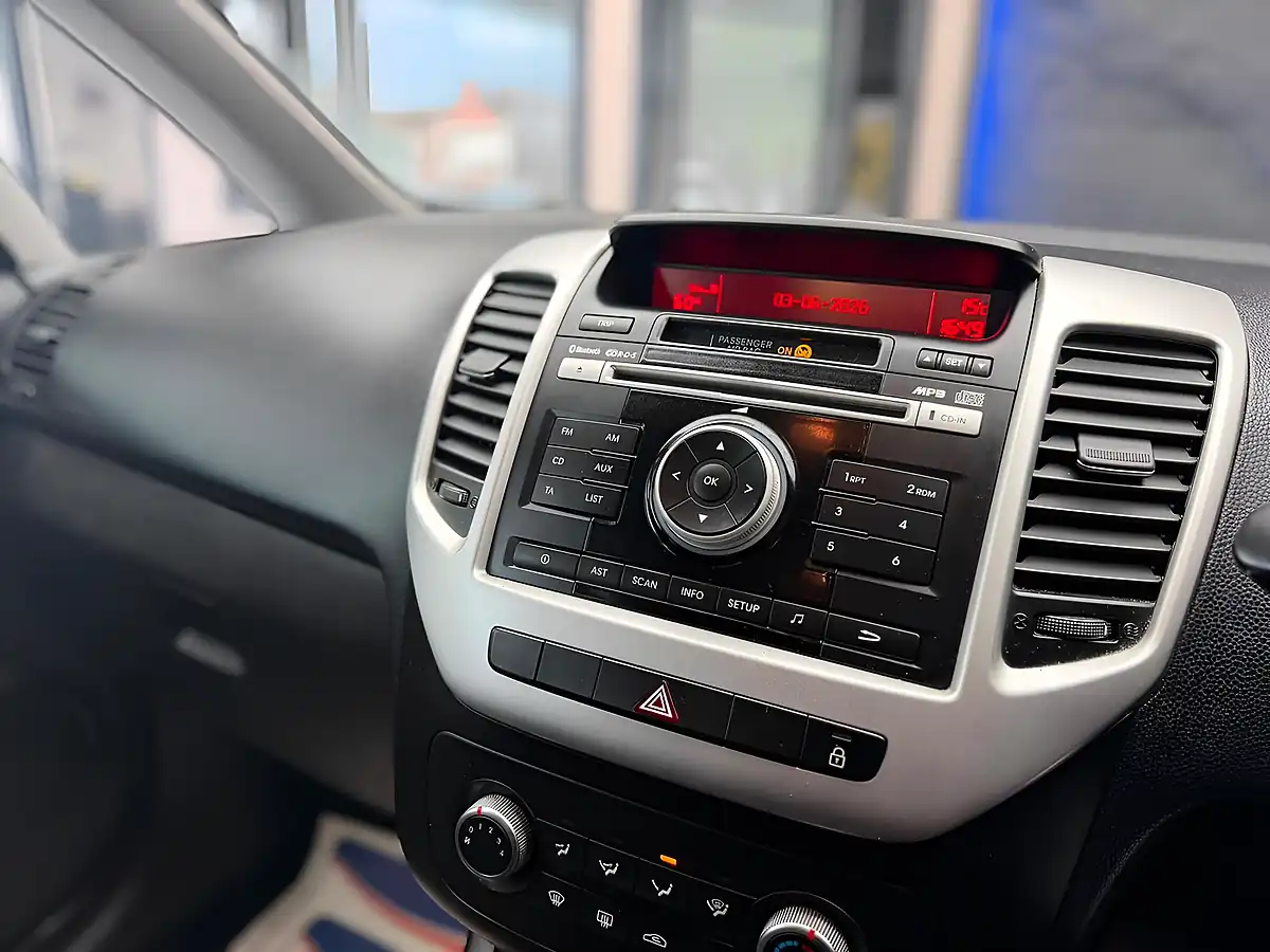 Used 2015 Kia Venga 2 Red - Interior and Exterior details 16