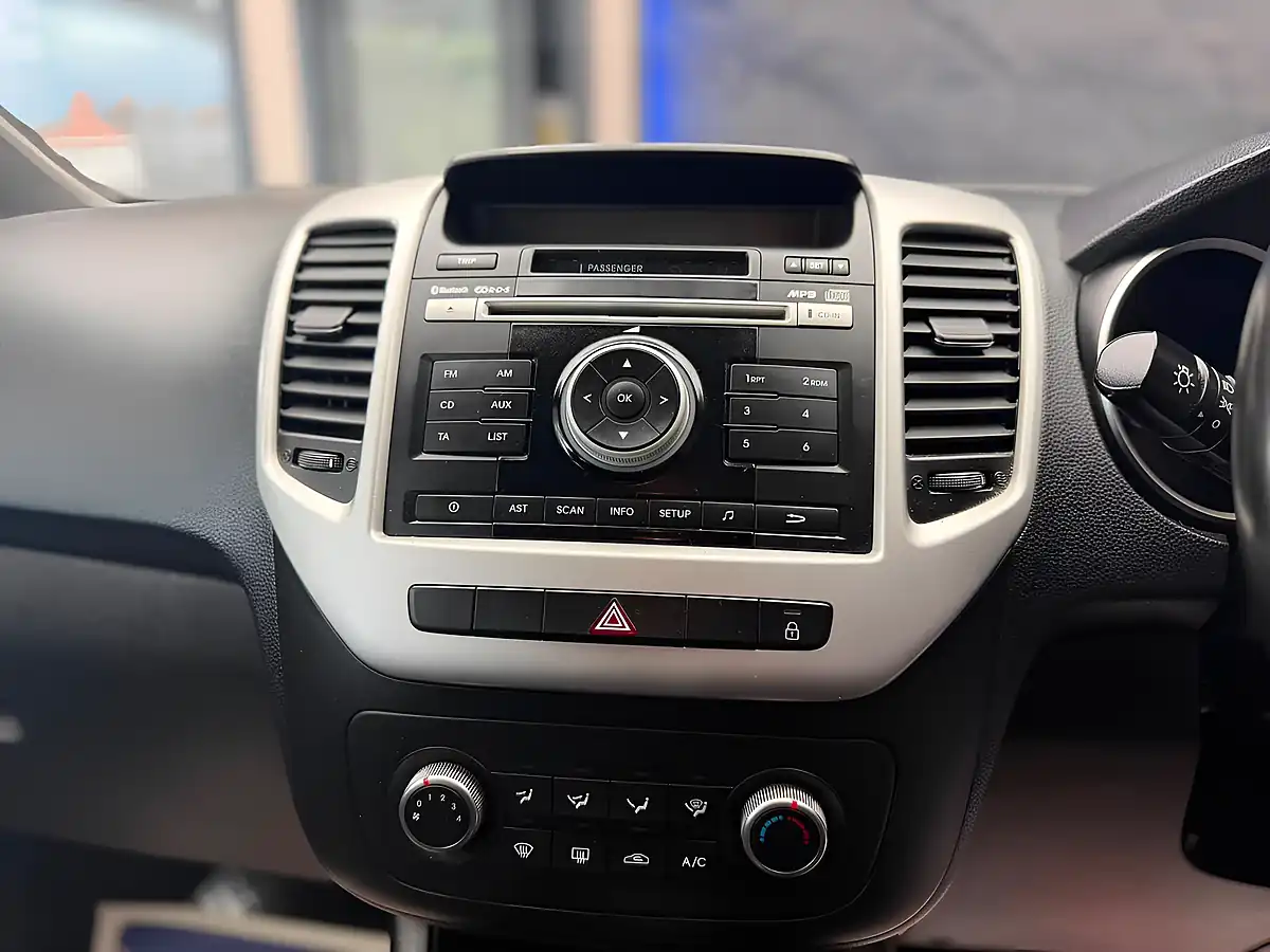 Used 2015 Kia Venga 2 Red - Interior and Exterior details 18