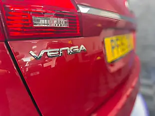 Used 2015 Kia Venga 2 Red - Interior and Exterior details 9