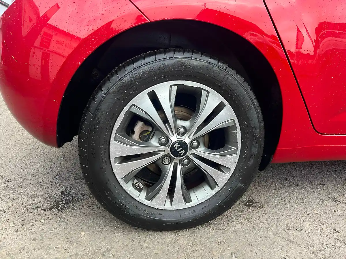 Used 2015 Kia Venga 2 Red - Interior and Exterior details 10