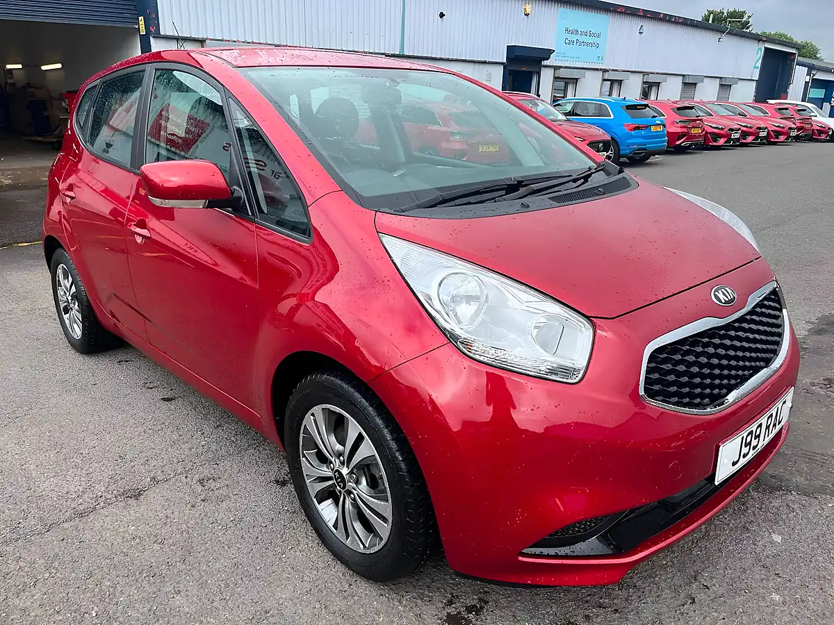 Used 2015 Kia Venga 2 Red - Interior and Exterior details 3