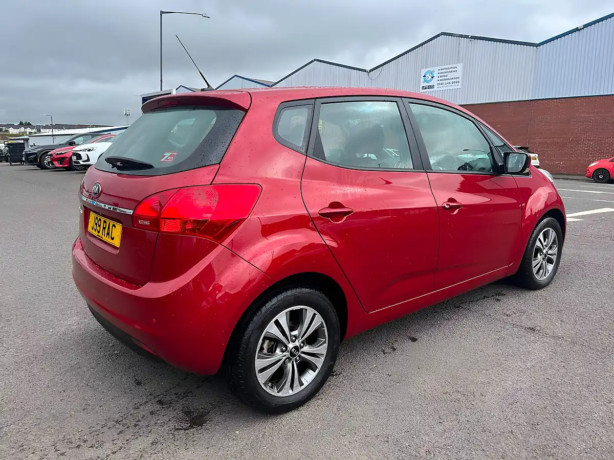 Used 2015 Kia Venga 2 Red - Interior and Exterior details 5