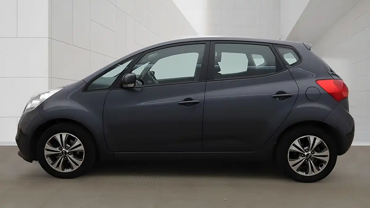 Used 2015 Kia Venga 2 Silver - Interior and Exterior details 6