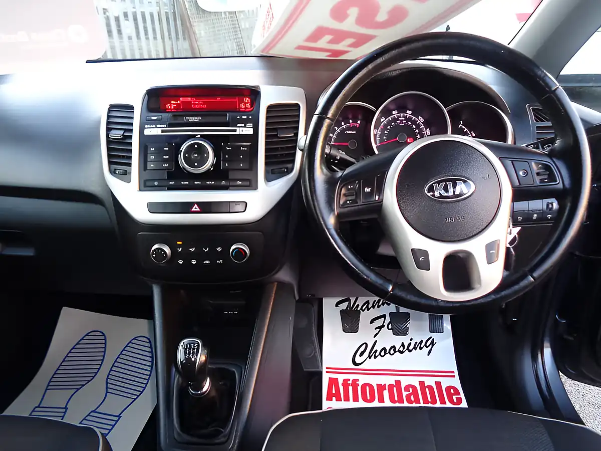 Used 2015 Kia Venga 2 Silver - Interior and Exterior details 10
