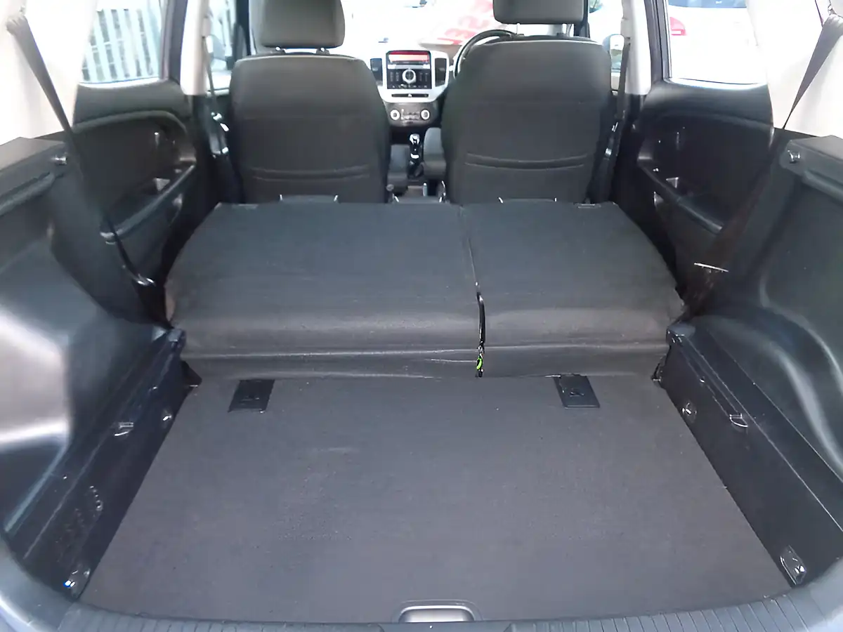 Used 2015 Kia Venga 2 Silver - Interior and Exterior details 15