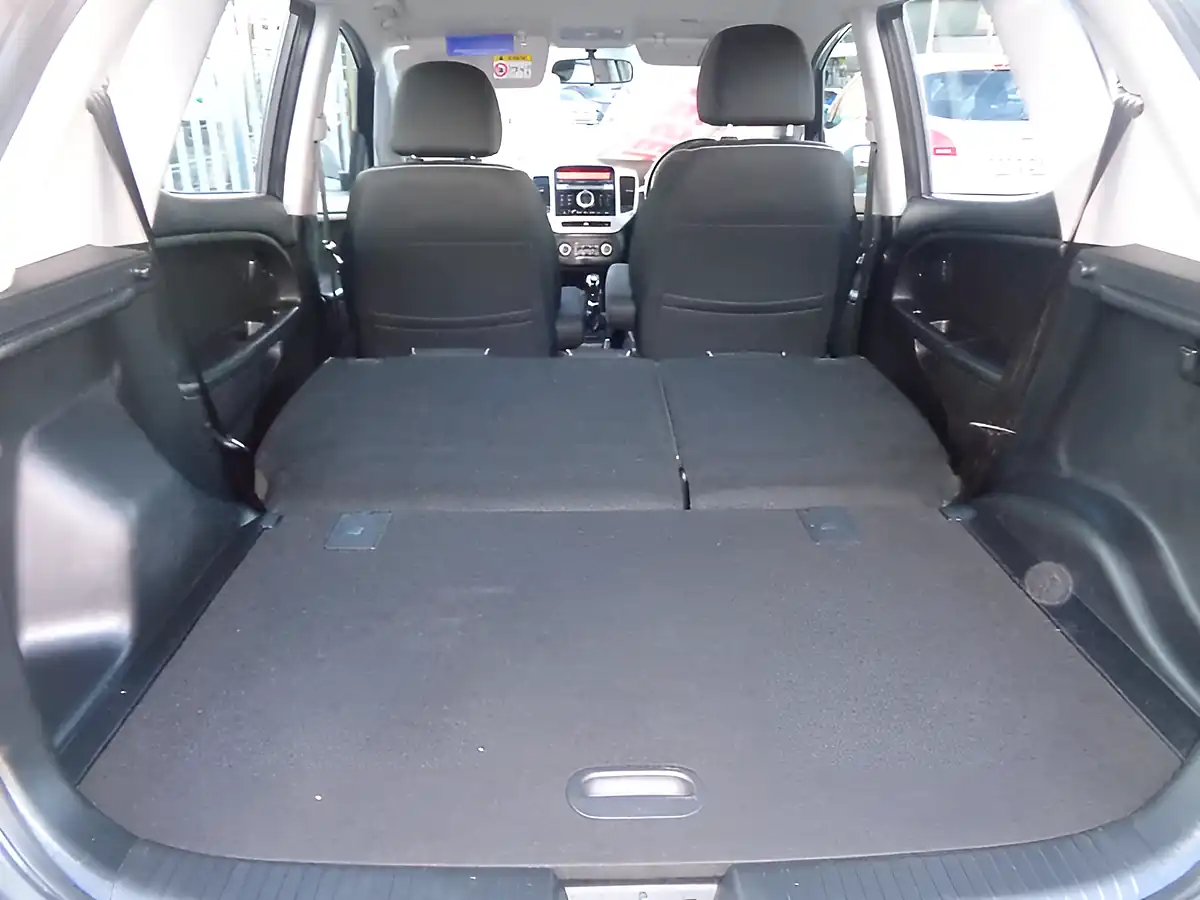Used 2015 Kia Venga 2 Silver - Interior and Exterior details 16