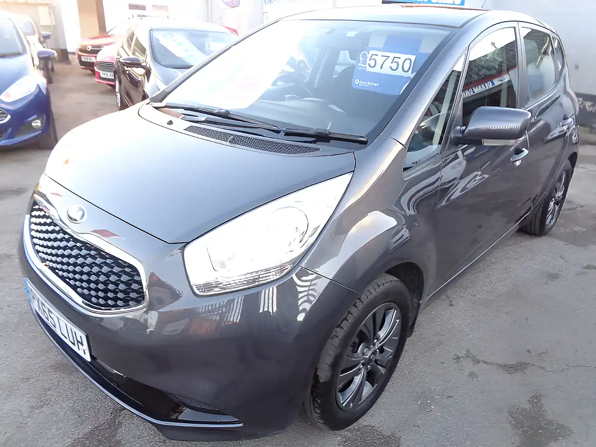 Used 2015 Kia Venga 2 Silver - Interior and Exterior details 2