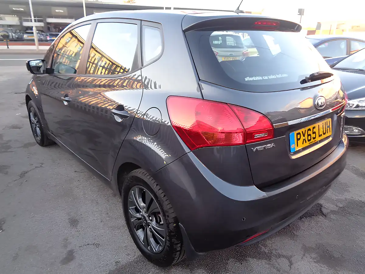 Used 2015 Kia Venga 2 Silver - Interior and Exterior details 3