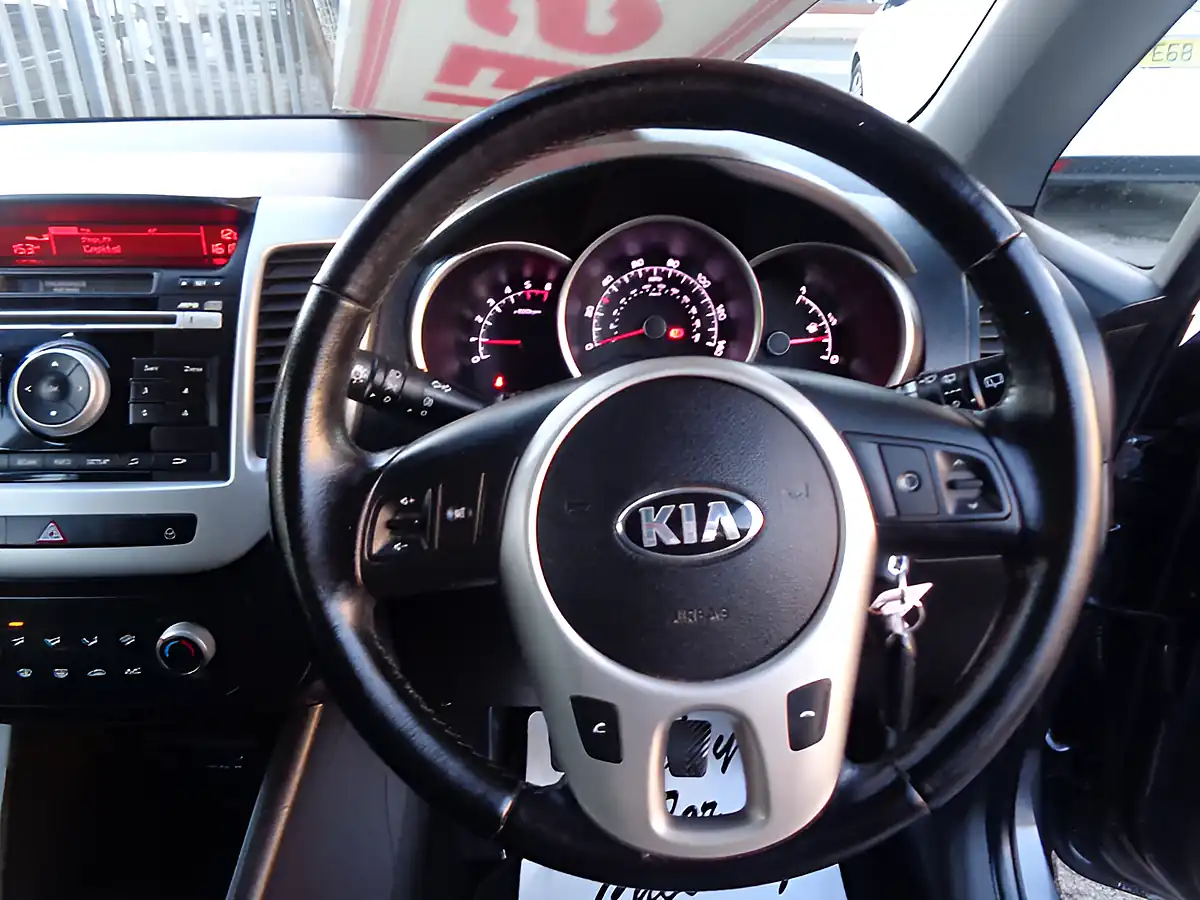 Used 2015 Kia Venga 2 Silver - Interior and Exterior details 7