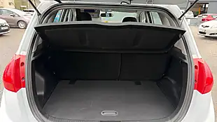 Used 2015 Kia Venga 2 White - Interior and Exterior details 15