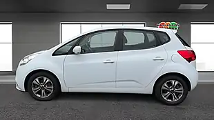 Used 2015 Kia Venga 2 White - Interior and Exterior details 3