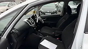 Used 2015 Kia Venga 2 White - Interior and Exterior details 6