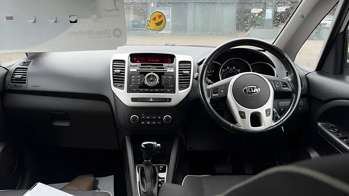 Used 2015 Kia Venga 2 White - Interior and Exterior details 7