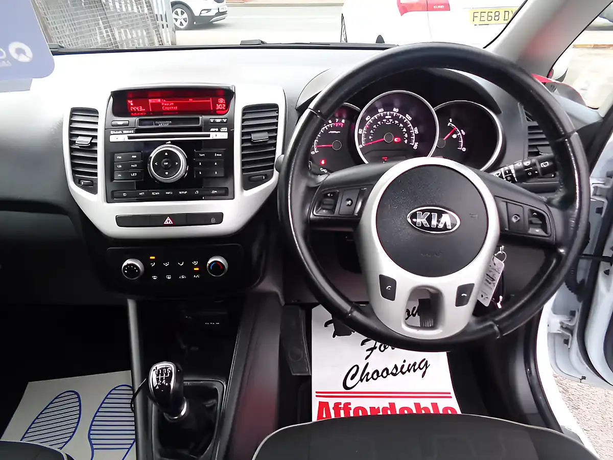 Used 2015 Kia Venga 2 White - Interior and Exterior details 10