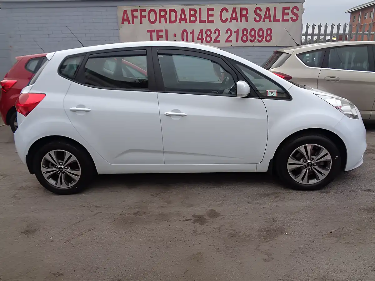 Used 2015 Kia Venga 2 White - Interior and Exterior details 17