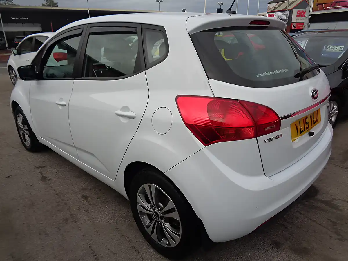 Used 2015 Kia Venga 2 White - Interior and Exterior details 3