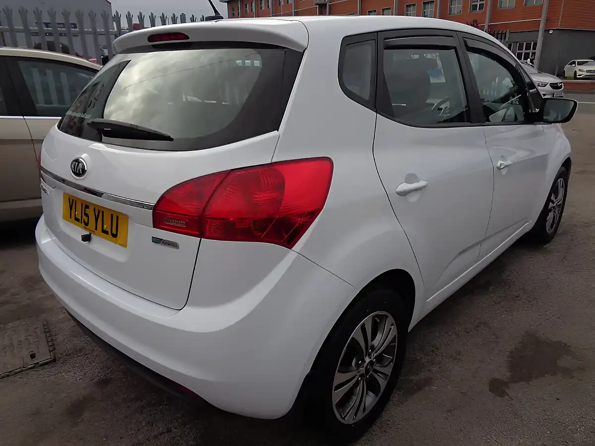 Used 2015 Kia Venga 2 White - Interior and Exterior details 4