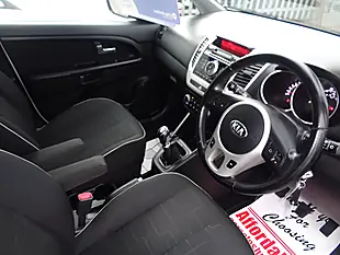 Used 2015 Kia Venga 2 White - Interior and Exterior details 6