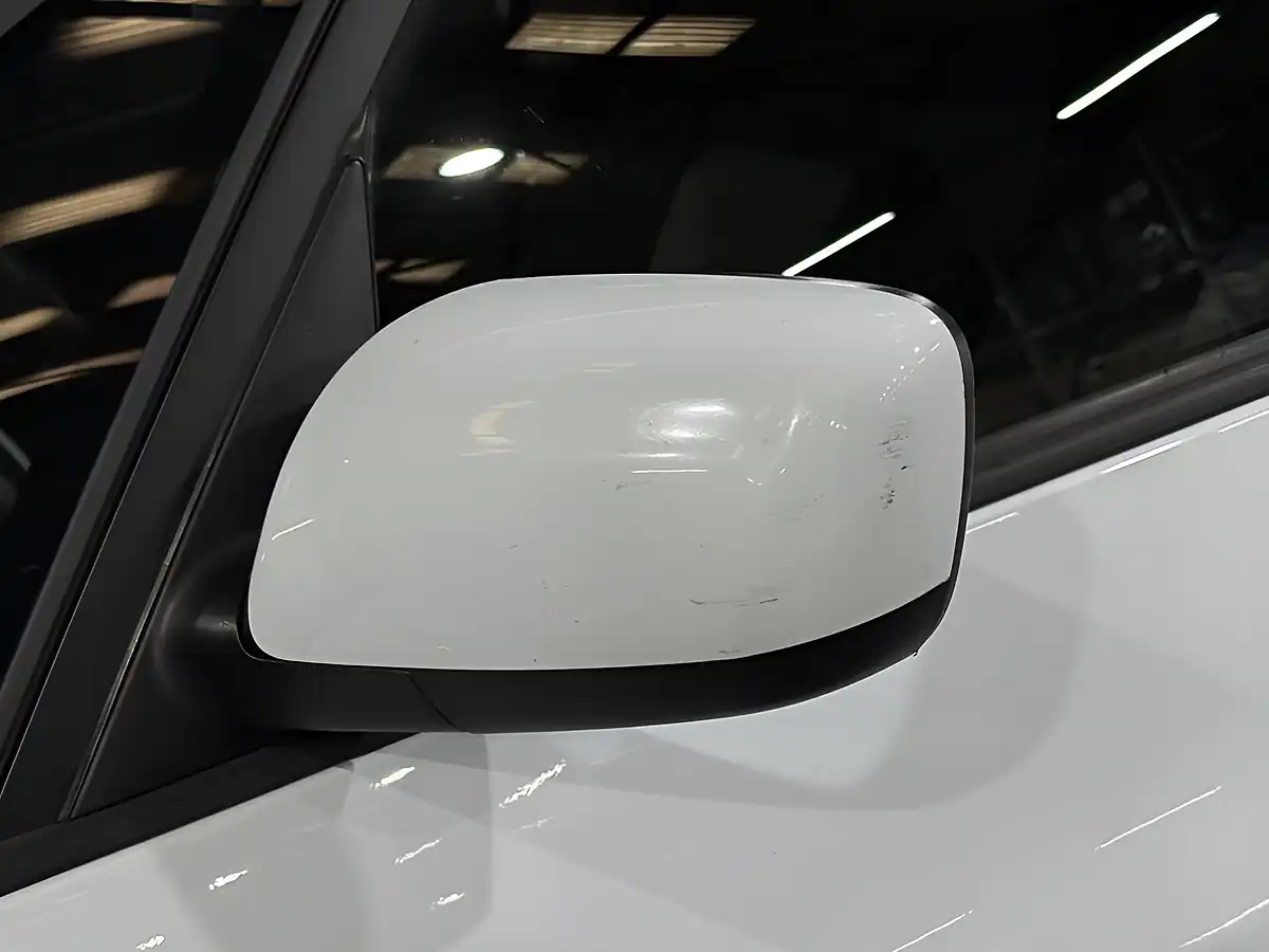 Used 2015 Kia Venga Ecodynamics 1 White - Interior and Exterior details 11