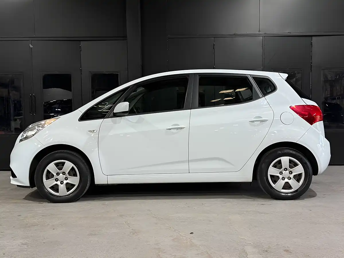Used 2015 Kia Venga Ecodynamics 1 White - Interior and Exterior details 13