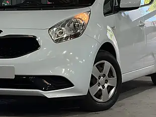 Used 2015 Kia Venga Ecodynamics 1 White - Interior and Exterior details 17