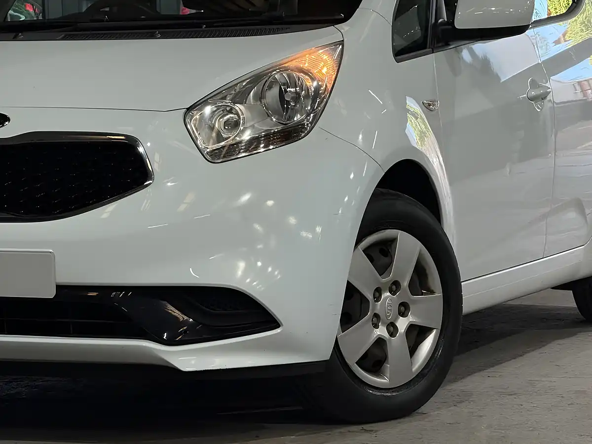 Used 2015 Kia Venga Ecodynamics 1 White - Interior and Exterior details 17